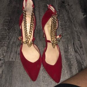 Red chain cross shoes